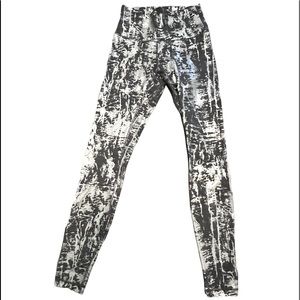 Lululemon Wunder Under 28”, Size 4, Limited Edition New Years release, Metallic